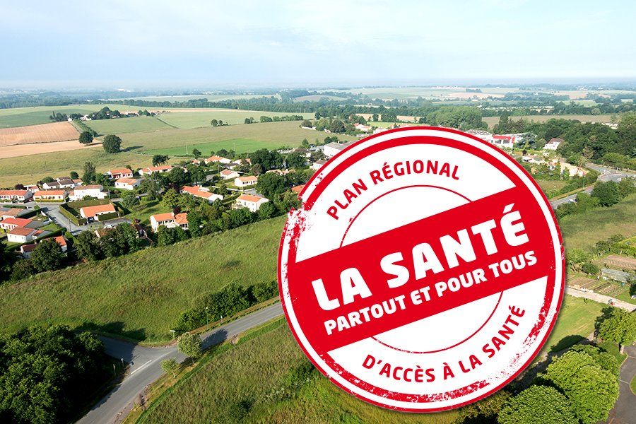 village vue du ciel avec macaron "La Santé partout et pour tous - plan régional d'accès à la santé"