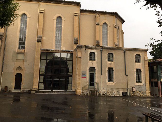 Vue d'un bâtiment de l’établissement scolaire de La Salle à Avignon